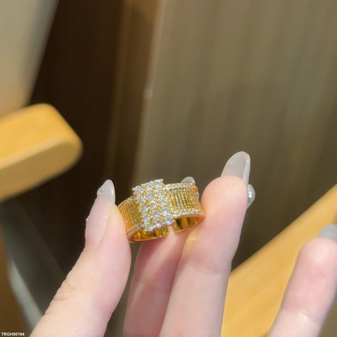 Pave & Ribbed Ring Adjustable